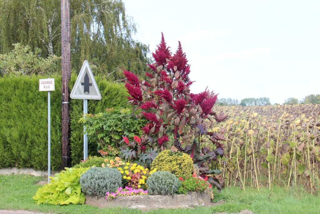 Entrée à droite venant de Pagny le Château